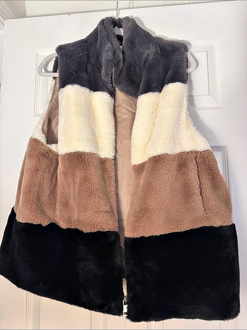 Echo Color Block Sherpa Vest in Black & Brown